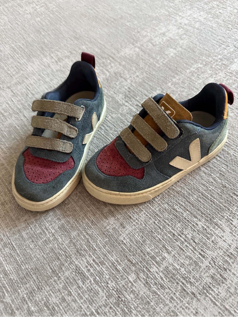 Veja Kids Gray Suede Sneakers with Burgundy Toe and Cream V Logo - Size 27